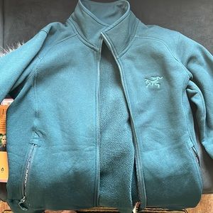 ARC’TERYX size small fleece lined jacket